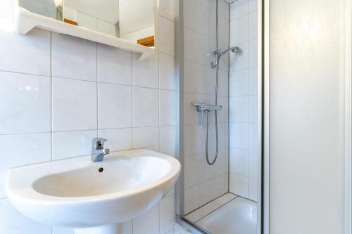 Ένα μπάνιο στο Lukas Haus Laffina