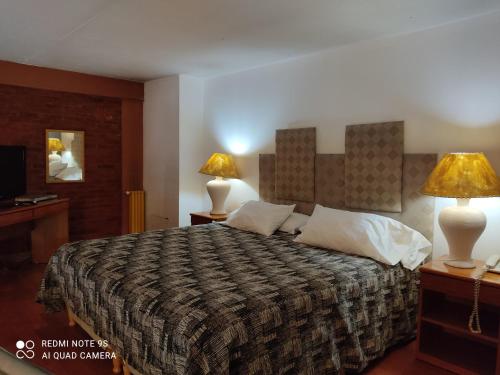 En eller flere senge i et værelse på Puerto Marina 1