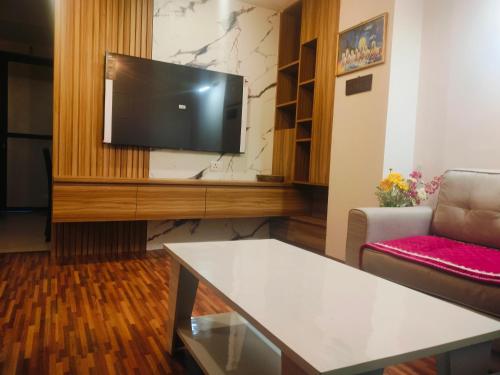 Televiisor ja/või meelelahutuskeskus majutusasutuses 1 Bedroom apartment in Sundhara Kathmandu