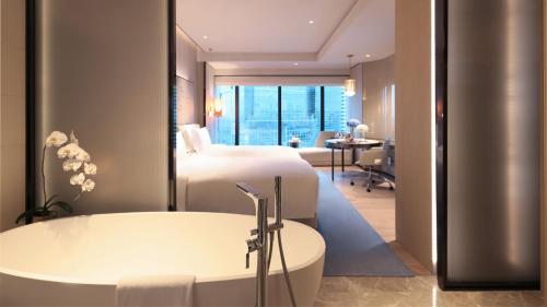 Area soggiorno di InterContinental Beijing Sanlitun by IHG