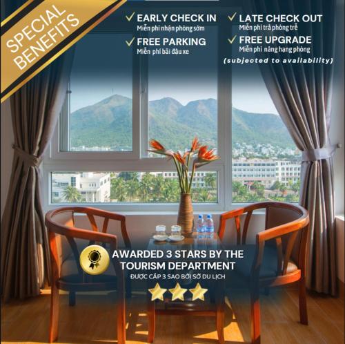 een flyer voor een kamer met een tafel en stoelen en een raam bij Canary Nha Trang Hotel in Nha Trang