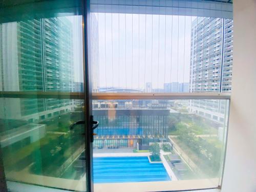 an open window with a view of a swimming pool at Rho Hotel柔居酒店公寓 in Bao'an