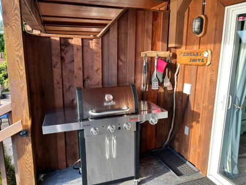 Gallery image of The Beach Hideaway - Eagles Suite in Sechelt