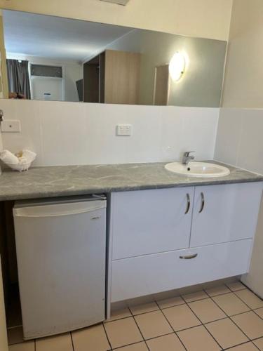 a bathroom with a sink and a counter top at City Centre Motel Kempsey in Kempsey