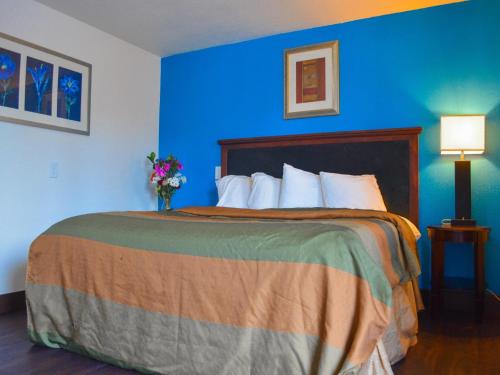 Postel nebo postele na pokoji v ubytování Del Rancho Motel
