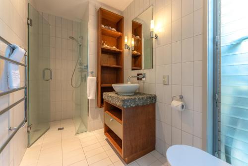 Ένα μπάνιο στο The Sands - Apartment 15 - Stay Waiheke