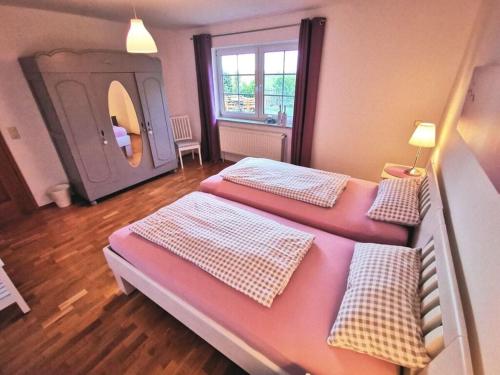 Postel nebo postele na pokoji v ubytování Grandpa Hans Modern retreat