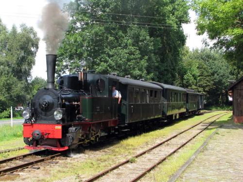 a steam engine train traveling down the tracks at Country house Wachendorf in Bruchhausen-Vilsen