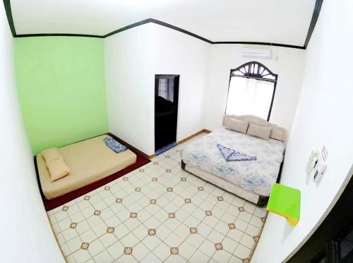 an overhead view of a room with two beds at Guest House MW 46 by NmRooms in Demangan