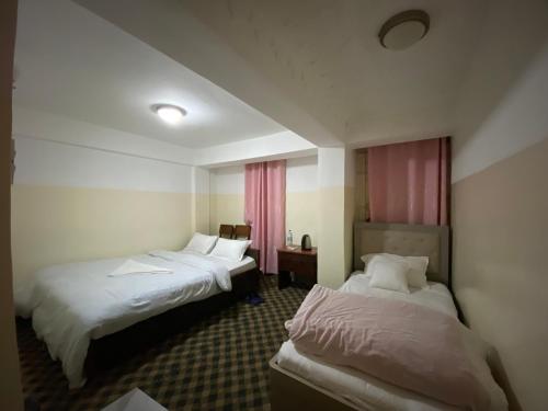 Säng eller sängar i ett rum på Hotel Eden