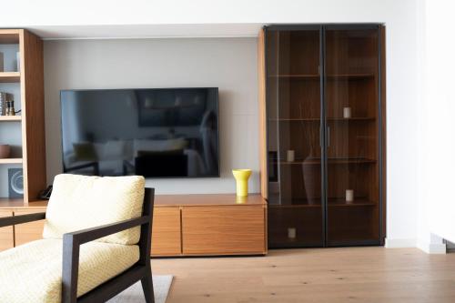 Regal Retreat: Luxurious Apartment with Schönbrunn Palace Panorama