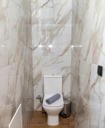 Ένα μπάνιο στο John & Mary Suites