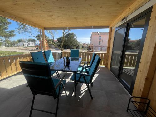 a screened porch with a table and chairs at Arabela Lux Villa in Pakoštane