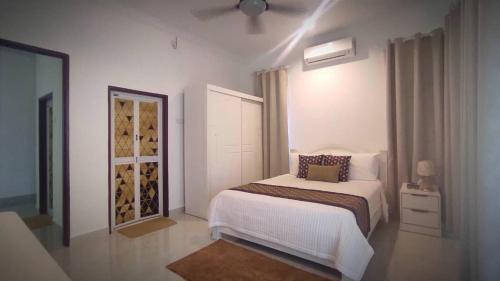Ένα ή περισσότερα κρεβάτια σε δωμάτιο στο Anugerah Residence Langkawi