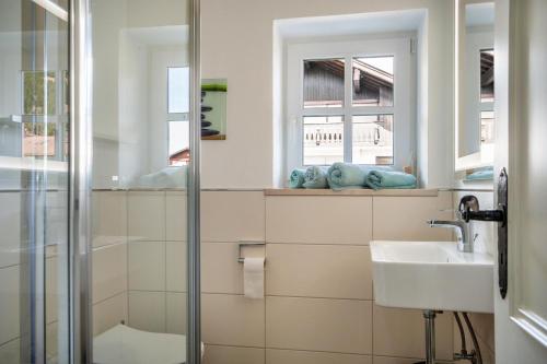 a bathroom with a sink and a shower at Appartement Braun 3 in Bolsterlang