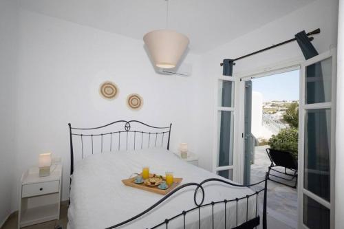 Postel nebo postele na pokoji v ubytování ILIOS COZY POOLHOUSE MYKONOS