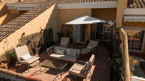 Beautiful beachside duplex apartment with amazing sea views