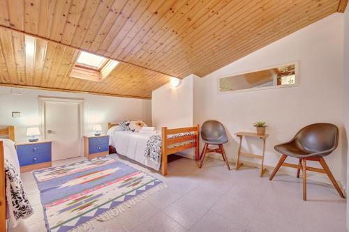 a bedroom with a bed and two chairs and a table at La Kasilla de Viana by Clabao in Viana