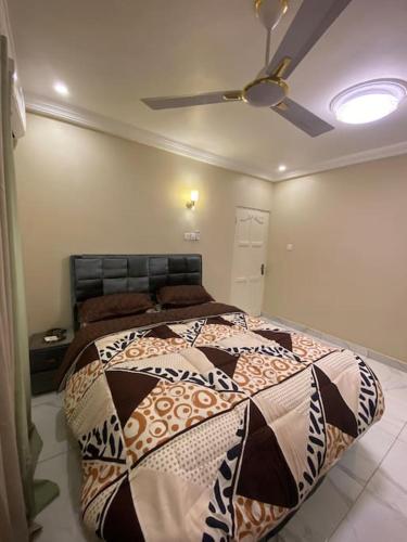 Ένα ή περισσότερα κρεβάτια σε δωμάτιο στο E&R Luxury Apartment