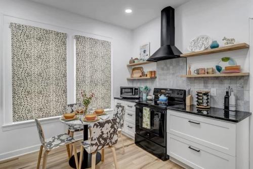 a kitchen with a table and a stove at Fourth House - Eclectic and fun 1BR in SPR in Jacksonville