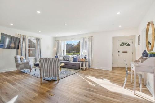 a living room with a couch and a table at Stylish + fresh bungalow 2 blocks from N-MC Stadium in Annapolis