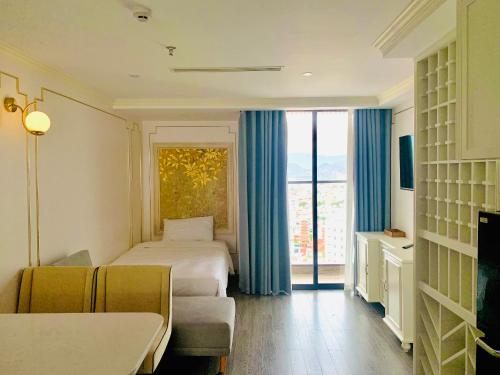 Postel nebo postele na pokoji v ubytování La Vague Hotel