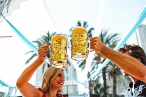 a group of people holding up glasses ofbeer at Magic Tropical Splash in Cala de Finestrat