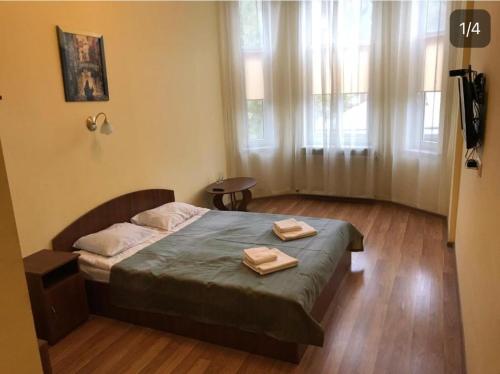 Postel nebo postele na pokoji v ubytování TsisaR Bankir Hotel