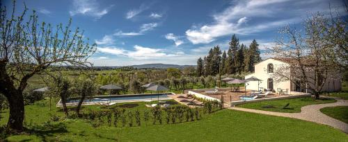 a villa with a swimming pool and a house at Borgo Elissa Country Relais in Certaldo