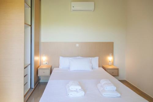 Postel nebo postele na pokoji v ubytování Voula Villa Agios Ioannis 2