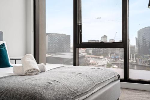 Een bed of bedden in een kamer bij Skyline City Zen
