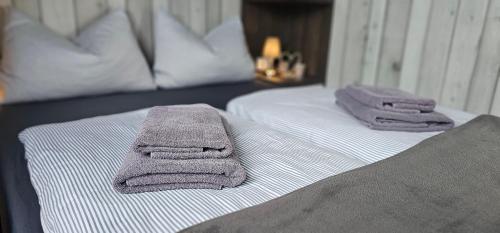 two towels are sitting on top of a bed at Mobilheim Marine Glück im Yachthafen Peenemünde in Peenemünde