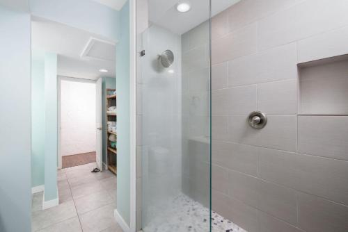 a bathroom with a shower with a glass door at Casa De Emdeko 330 in Kailua-Kona
