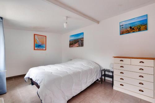 Ένα ή περισσότερα κρεβάτια σε δωμάτιο στο Découverte des Sables d'Olonne en famille