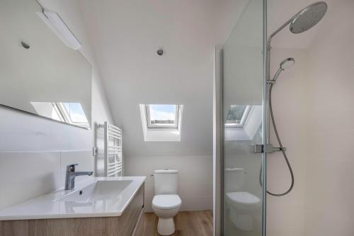a bathroom with a toilet and a sink and a shower at Détente tout près de la plage de Sainte-Marguerite in Pornichet