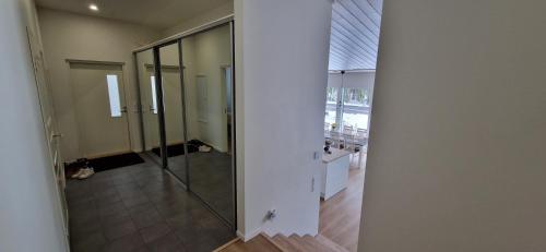 a hallway with a glass shower in a building at Villa Koivunoksa in Kerava