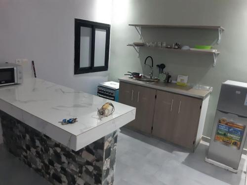 Kuchyň nebo kuchyňský kout v ubytování StudioRDC3 proche plage Yoff