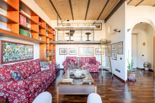 New Trastevere Home: big, elegant, comfy apartment