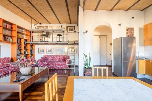 New Trastevere Home: big, elegant, comfy apartment