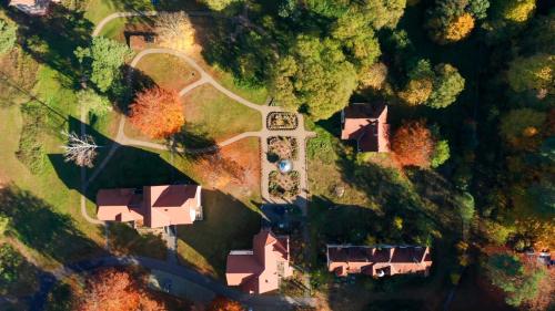 an aerial view of a house in the woods at Parkresidenz Lychen, Ferienwohnung 4 in Lychen