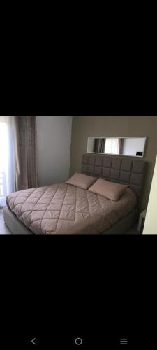 a bedroom with a bed with pink sheets and a window at Appartement costa mar Martil in Martil