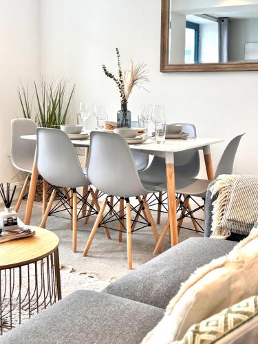 a dining room with a table and chairs at Sea views - Harbour view, Torquay Central location in Torquay