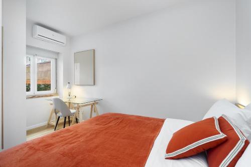 Cozy Apartment in Lisbon by Soulplaces