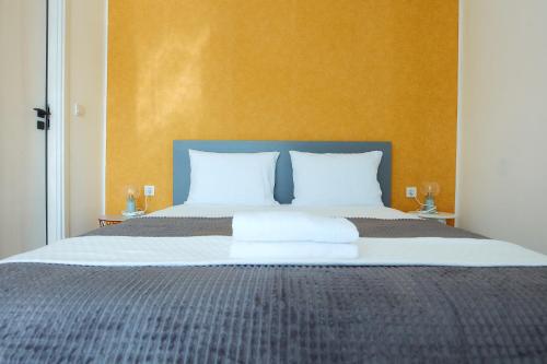 a bedroom with a large bed with white pillows at PRIMA APARTMENTS in Satu Mare