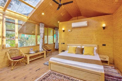 a bedroom with a large bed in a wooden room at Regal Retreat in Jari