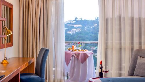 Posezení v ubytování Golden Tulip Canaan Kampala