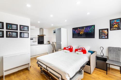 GuestReady - Marvel Magic near Disneyland