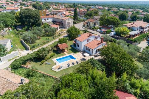 Pool House Robertino - Happy Rentals