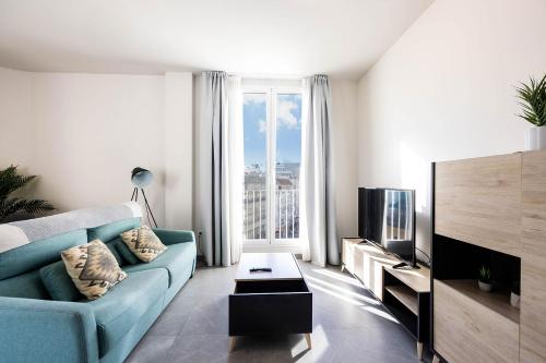 A television and/or entertainment centre at Apartamentos Turísticos Plaza del Rey by CartagenaSpain
