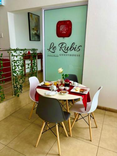 Εστιατόριο ή άλλο μέρος για φαγητό στο Le Rubis Guesthouse